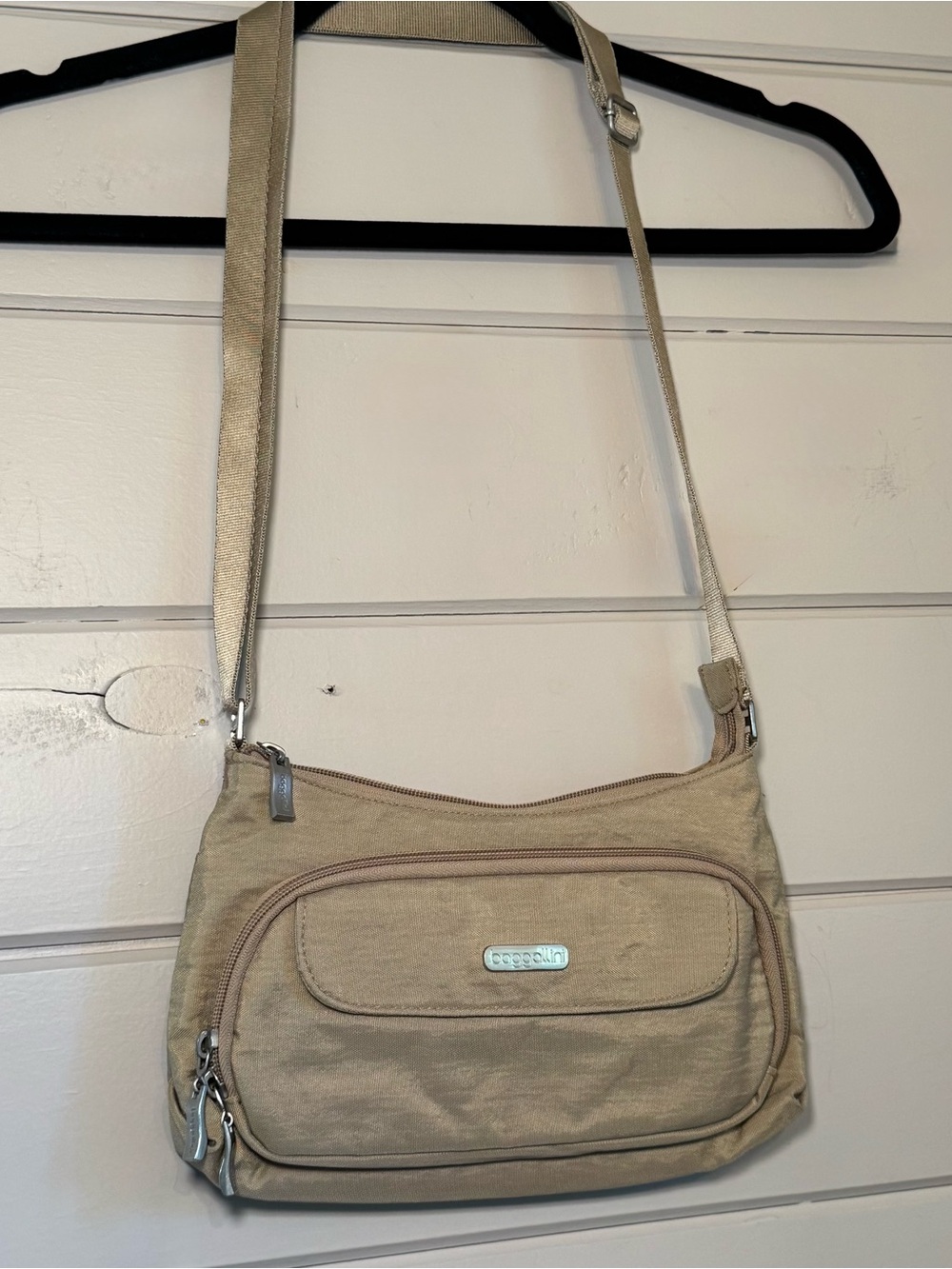 Baggallini Women's Everyday Crossbody Bag Beige Lightweight Pink Interior